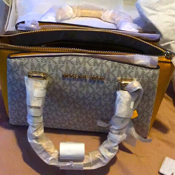 SALE Brand New‼️ Michael Kors satchel bags - Picture 5 of 6